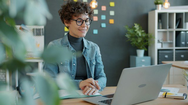 Anzeige · Gesponserter Artikel Dieser Beitrag wurde im Rahmen einer bezahlten Kooperation veröffentlicht. Warum die technologische Infrastruktur das Fundament bildet Der Erfolg jedes digitalen Bildungsangebots steht und fällt mit der zugrunde liegenden technologischen Plattform. Wenn du dich mit der Erstellung von Online-Kursen beschäftigst und rechtzeitig in die richtige Infrastruktur investierst, legst du das Fundament für [&hellip;]